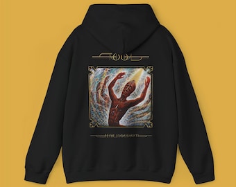 Könnte beinhalten: Schwarzer Kapuzenpullover mit einem Grafikdesign der Band Tool. Das Design zeigt eine Figur mit erhobenen Armen, umgeben von einem geometrischen Muster, und dem Text "FEAR INOCULUM". Das Logo der Band befindet sich darüber.