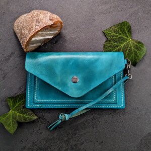 Pulseira de couro verde-azulado | Carteira Feminina Azul | Carteira de pulso de couro colorida | Presente de couro para ela | Acessórios de Primavera | Couro tingido à mão