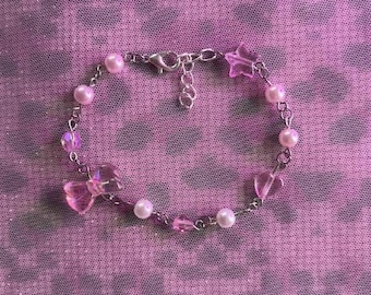 Rosa Schleife Perlenarmband: Faux Perle & Acryl Charm Schmuck