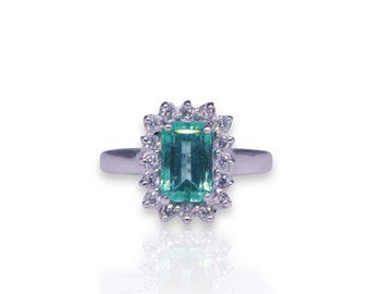 Colombian Emerald Engagement Ring (1,65 carats with 18K white gold guaranteed with rhodium plating and 16 diamonds of 1.50 mm)