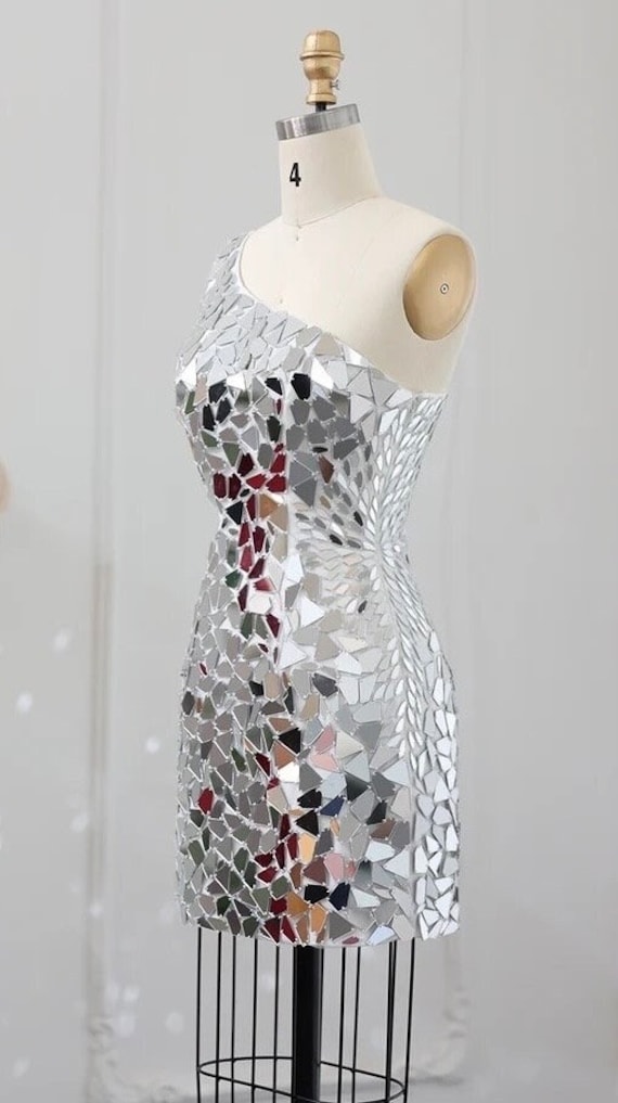 ＭＭ6 Silver mirrored one-shoulder dress Silver Mirrored Sleeveless One Shoulder Side Cutout Mini