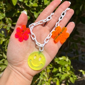 Flower Power Choker: Groovy 70s Rave Jewelry