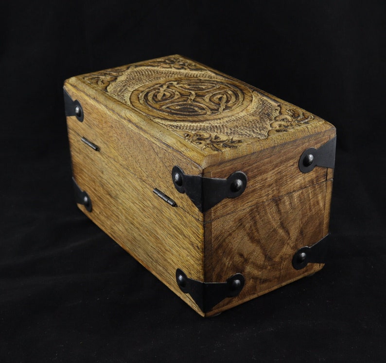 handgemachte Holztruhe Holzkiste Holzbox Schatulle Kiste aus Mangoholz keltischer Kreis Knoten Wiedergeburt Endlosigkeit Liebe Freundschaft Bild 8