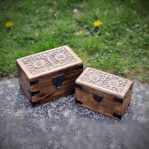 Handgemachte Holztruhe aus Mangoholz Motiv Blumenornament Schatulle Holzbox Kiste Truhe Schatzkiste zur Aufbewahrung