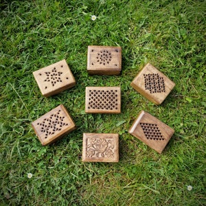 Handgemachte Holz Truhe klein mini mit Motiven Symbolen Schatulle Holz Box Schmuckkiste Aufbewahrungsbox Indisches Palisander Holz