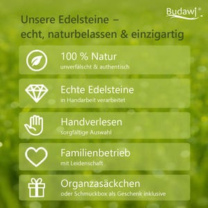 Może przedstawiać: Grafika informacyjna z logo Budawj i tekstem Unsere Edelsteine echt naturbelassen & einzigartig. Zawiera pięć punkt&oacute;w z ikonami: 100% Natur, Echte Edelsteine, Handverlesen, Familienbetrieb oraz Organzas&auml;ckchen.