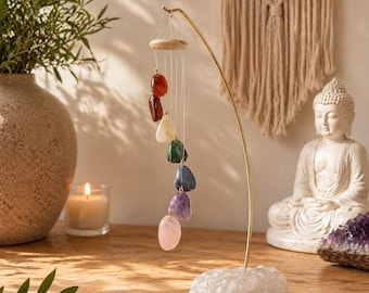 Campana de viento con piedras preciosas y base de cristal de roca | Campana de viento de mesa con 7 piedras de chakra | Objeto decorativo