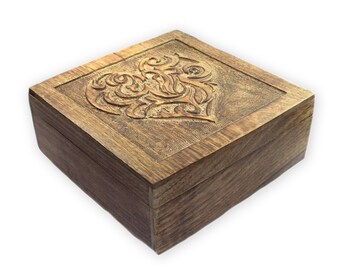 Handgemachte Holzbox Holzkiste aus Mangoholz Motiv keltisches Herz