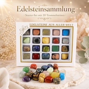 Puede incluir: Una caja blanca con 20 piedras preciosas pulidas de varios colores, incluyendo verde, rojo, azul y amarillo. La caja tiene bordes dorados y texto en alem&aacute;n. Un mont&oacute;n de piedras preciosas sueltas se encuentra frente a la caja. La caja est&aacute; etiquetada "Edelsteinsammlung".