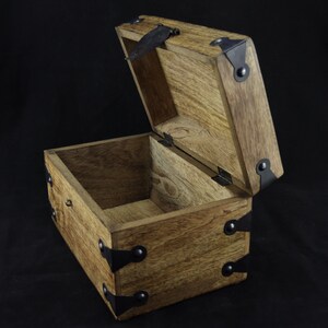 Holztruhe Holzkiste Holzbox aus Mangoholz keltischer Kreis Knoten
