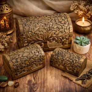 Baule in legno artigianale di mango con motivo Albero della Vita, scrigno, forziere, scatola di legno, contenitore, disegno intagliato dell'Albero della Vita