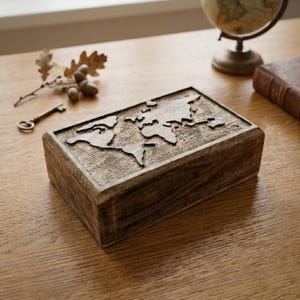 Baule in legno artigianale "Mappa del mondo", scatola in legno di mango, portagioie, scatola portaoggetti, intagliato