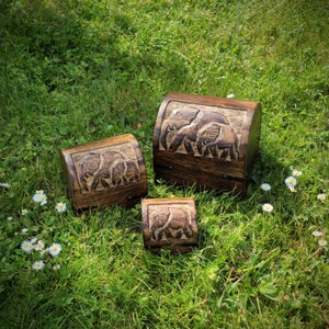 Handmade wooden chest made of mango wood with elephant motif, treasure chest, wooden box, storage box, carved