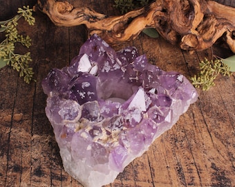 Peça de geodo de ametista usada como suporte para vela tealight com calcita, 1,8 kg – peça única