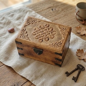 Handgemachte Holztruhe aus Mangoholz Motiv keltischer Dara Knoten Schatulle Aufbewahrungsbox Holzbox Holzkiste für Schloss geeignet