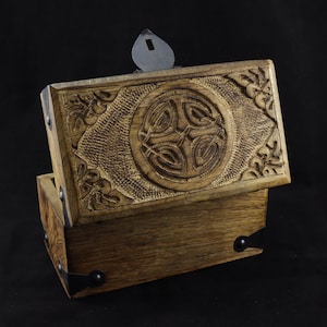handgemachte Holztruhe Holzkiste Holzbox Schatulle Kiste aus Mangoholz keltischer Kreis Knoten Wiedergeburt Endlosigkeit Liebe Freundschaft Bild 10