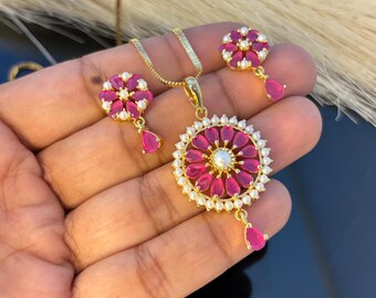Set di gioielli con ciondolo rotondo in zirconia cubica rosa placcato oro / orecchini a goccia in zirconia cubica / eleganti orecchini e ciondolo / gioielli etnici fatti a mano / regalo per lei