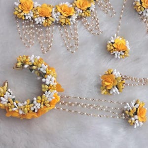 Handmade Artificial Floral Yellow and White Jewelry Set For Haldi, Mehendi, Mayoon Function Perfect Gift For Her Wedding Shipping Worldwide / jewelry for haldi / jewelry set for Mayoon / yellow white bridal jewellery / yellow haldi jewellery