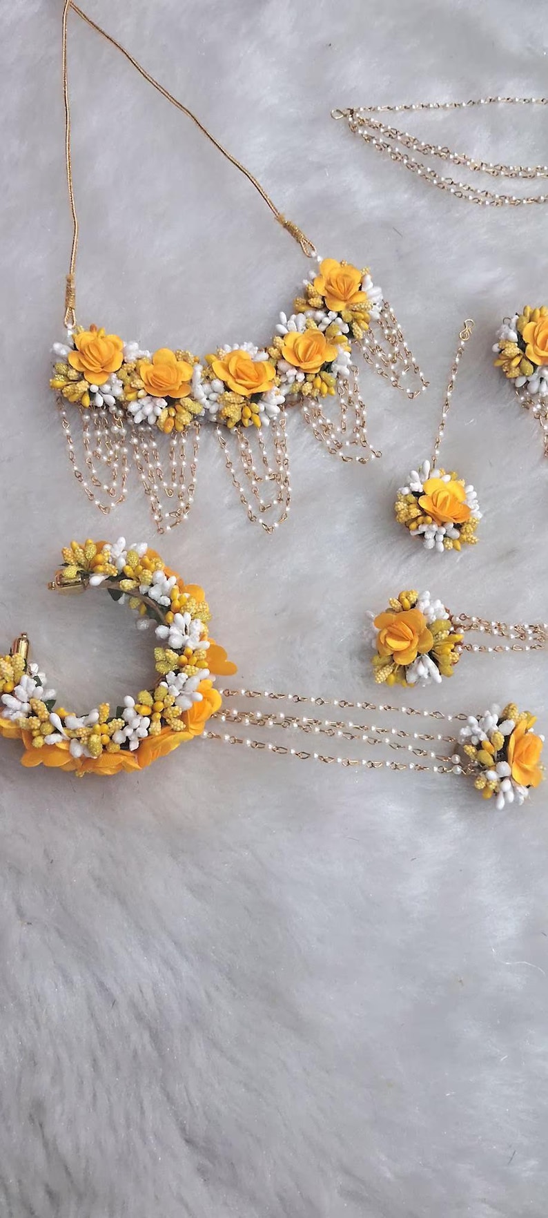 Handmade Artificial Floral Yellow and White Jewelry Set For Haldi, Mehendi, Mayoon Function Perfect Gift For Her Wedding Shipping Worldwide / jewelry for haldi / jewelry set for Mayoon / yellow white bridal jewellery / yellow haldi jewellery
