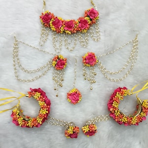 手作りの人工花のピンク、黄色、オレンジのジュエリーセット。ハルディ、メヘンディ、マヨネーズに最適。彼女の結婚式、ピンクのジュエリーに最適なギフト。