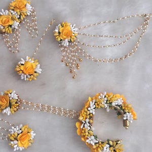 Handmade Artificial Floral Yellow and White Jewelry Set For Haldi, Mehendi, Mayoon Function Perfect Gift For Her Wedding Shipping Worldwide / jewelry for haldi / jewelry set for Mayoon / yellow white bridal jewellery / yellow haldi jewellery