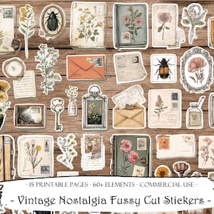 Puede incluir: Una colección de pegatinas recortadas de estilo vintage con ilustraciones botánicas, insectos, sobres, llaves y arte enmarcadas. Las pegatinas tienen un aspecto envejecido con colores suaves y están dispuestas sobre una superficie de madera. El texto en la imagen dice: "- 15 PRINTABLE PAGES - 60+ ELEMENTS - COMMERCIAL USE - Vintage Nostalgia Fussy Cut Stickers -"