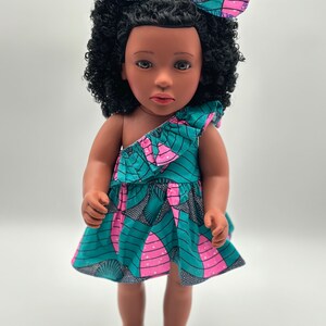 Auténtica muñeca africana de 18 pulgadas con atuendo africano.