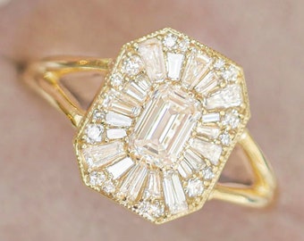 Anello di fidanzamento in moissanite con taglio smeraldo da 1 CT, anello in mosaico con diamanti a taglio rotondo e baguette in oro 14K per donne, anello Starburst Halo con gambo diviso