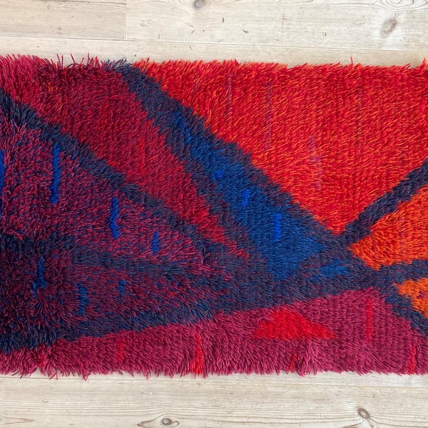 Swedish hand made wool Rya rug. Scandinavian mid century modern design. 60s 70s