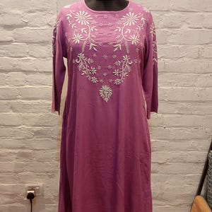 Chikankari Hand bestickt Rayon Lila A-Line Kurta M / L / XL / 2XL