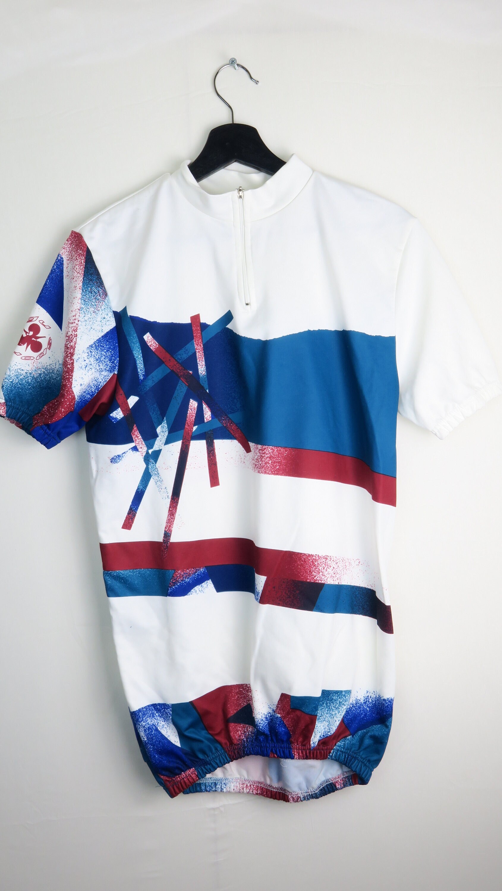 Retro cycling jersey with abstract shapes