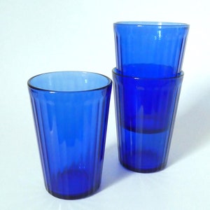IKEA Trinkgläser blaues Glas kobaltblau, ultramarinblau Vintage Ikea Set aus drei Gläsern Made in France 18314 ca. 280 ml Volumen