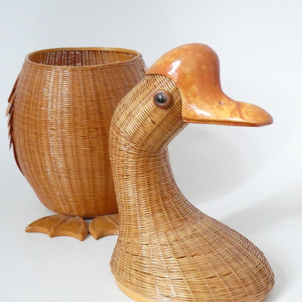 Vintage Gans oder Ente Korb Gefäß Korb aua Bambus Handarbeit aus Shanghai (?) China