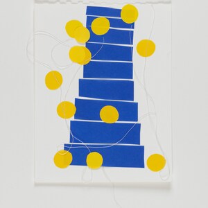 Il collage contemporaneo originale, incorniciato, su carta, intitolato "LIMONI E SCALA"