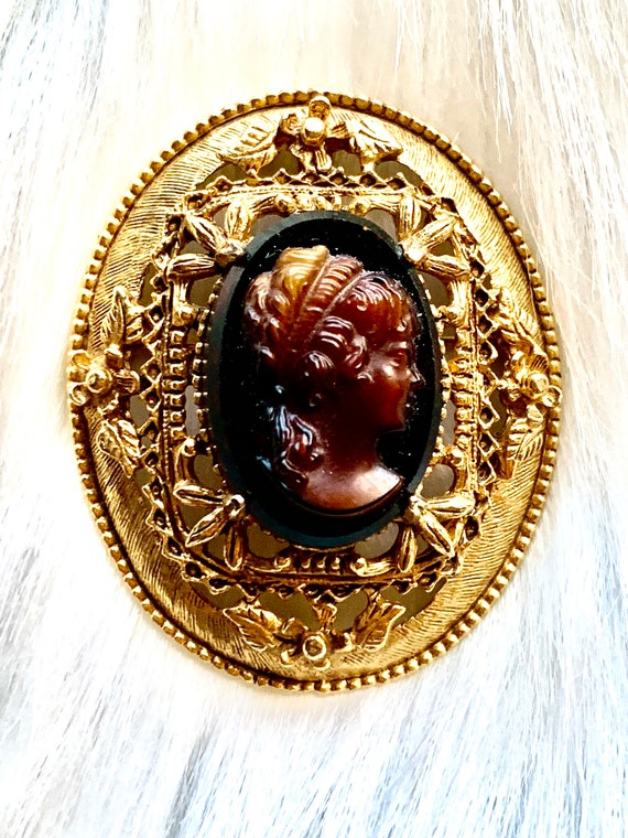 Vintage Florenza Cameo Brooch