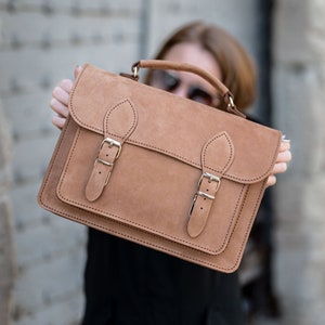 Sac cartable en cuir fait main pour femme / Sac d'école en cuir pleine fleur / Cadeau personnalisé pour elle / Sac à main de travail quotidien / Fabriqué en Grèce