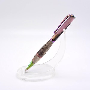 Stylo d’Exception en Ébène, Bois de Cerf & Résine Rose – Fait Main – Pièce Unique Artisanale