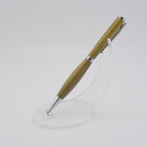 Bolígrafo de lujo de madera de enebro – Mecanismo plateado brillante – Hecho a mano y ecológico