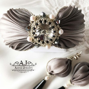 Silk Shibori Bracelet, Shades of Grey Elegance with Artisanal Charm, White Grey Handmade Bracelet, Shades of Grey Elegance