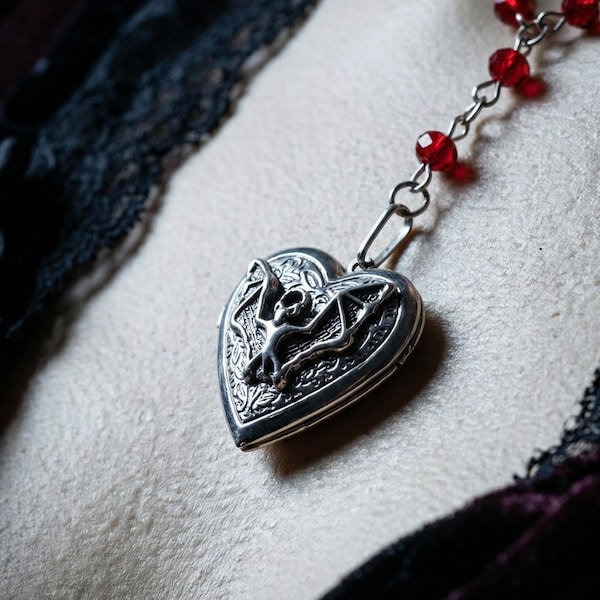 Gothic Fledermaus Herz Medaillon Halskette, Vampir Ästhetischer Schmuck, Roter Kristall Rosenkranz Stil Anhänger, Viktorianisches Medaillon zu öffnen