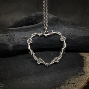 Large Barbed Wire Heart And Rose detail | Gothic Alternative Barbed Wire Necklace | Gothic Necklace | Punk | Emo | Hip Pop