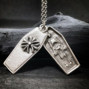 Collier squelette cercueil, collier cercueil avec couvercle ouvrant, collier squelette gothique, bijoux d'halloween, bijoux gothiques, bijoux d'horreur, punk.