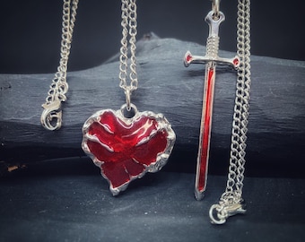 Gotische set met rode hart- en zwaardketting: sterlingzilver vergulde koppelsieraden