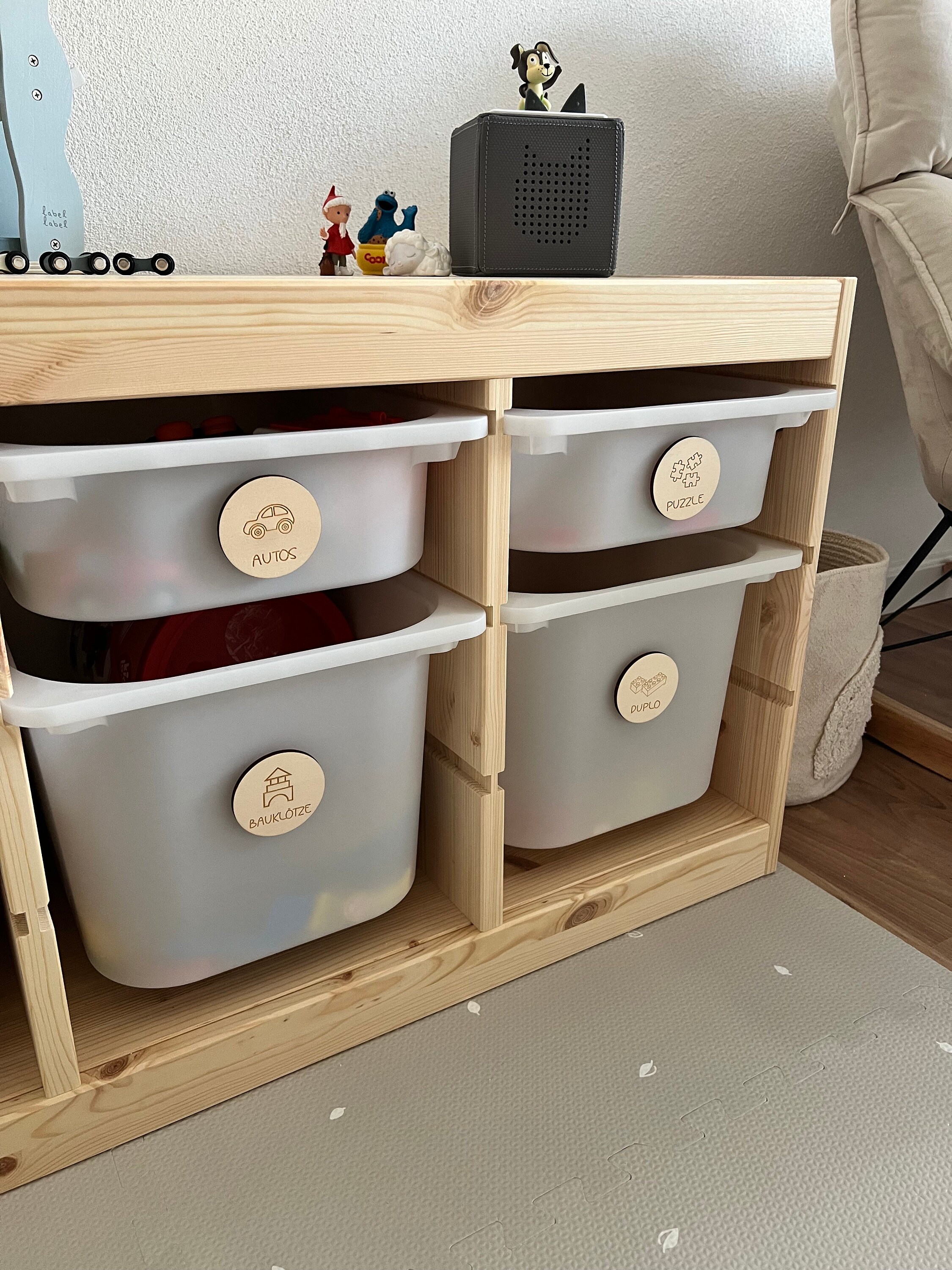 spielzeug organisieren Ikea Trofast Holzschilder, trofast Schilder, Kinderzimmer organisieren