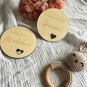 Recebemos um disco de madeira para menina/menino, cartão de marco, revelação de gênero, você é um, é um cartão de marco, sessão de fotos de bebê, chá de bebê