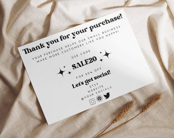 Könnte beinhalten: Weiße Karte mit schwarzem Text, der lautet: "Vielen Dank für Ihren Kauf! Ihr Kauf hilft unserem kleinen Unternehmen, mehr Kunden wie Sie glücklich zu machen! Verwenden Sie den Code SALE20 für 20% Rabatt. Lasst uns sozial werden! Etsy Website @Ihre sozialen Medien"