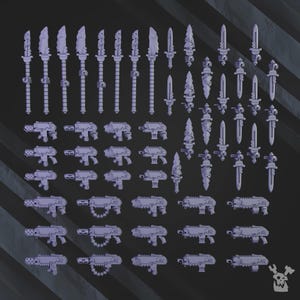 Könnte beinhalten: Ein Set aus 3D-gedruckten Miniaturwaffen für Tabletop-Spiele. Das Set enthält eine Auswahl an Schwertern, Dolchen und Pistolen, alle in helllila.