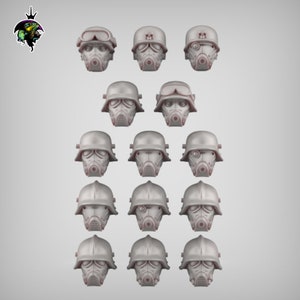 Puede incluir: Un conjunto de 16 cabezas de casco de máscara de gas en miniatura de color gris claro. Los cascos tienen diferentes estilos y detalles, incluidas gafas y una variedad de diseños de máscaras de gas.