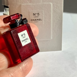 Edição Limitada CHANEL No 5 l’eau Authentic Red Charm /// Amostra Grátis No 5 l’eau EDT