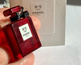 Edición limitada CHANEL No 5 l’eau Authentic Red Charm /// Muestra gratuita de EDT No 5 l’eau